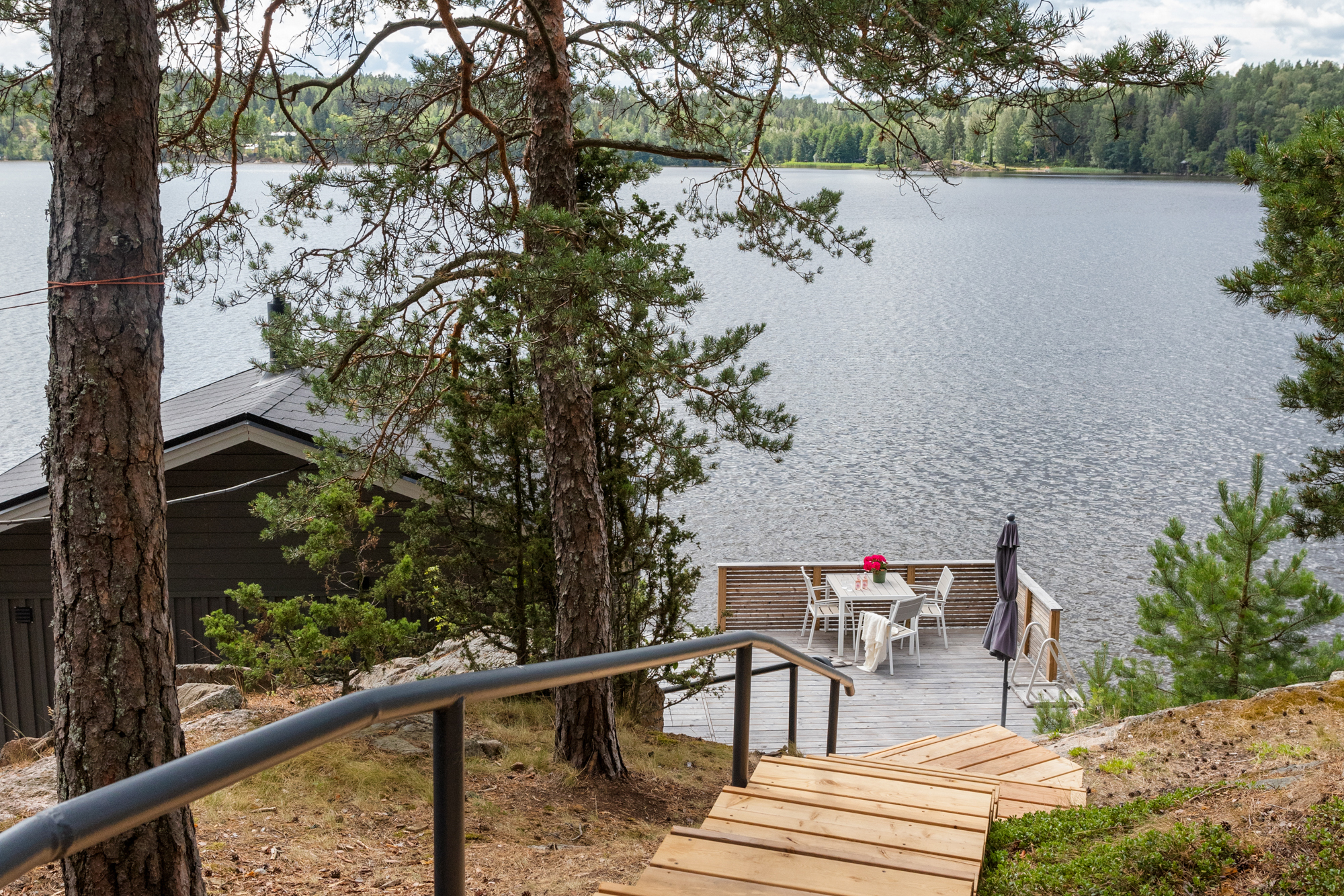 Asiakastarina – Uniikki koti löytyi kansallismaisemasta Hiidenveden rannalta